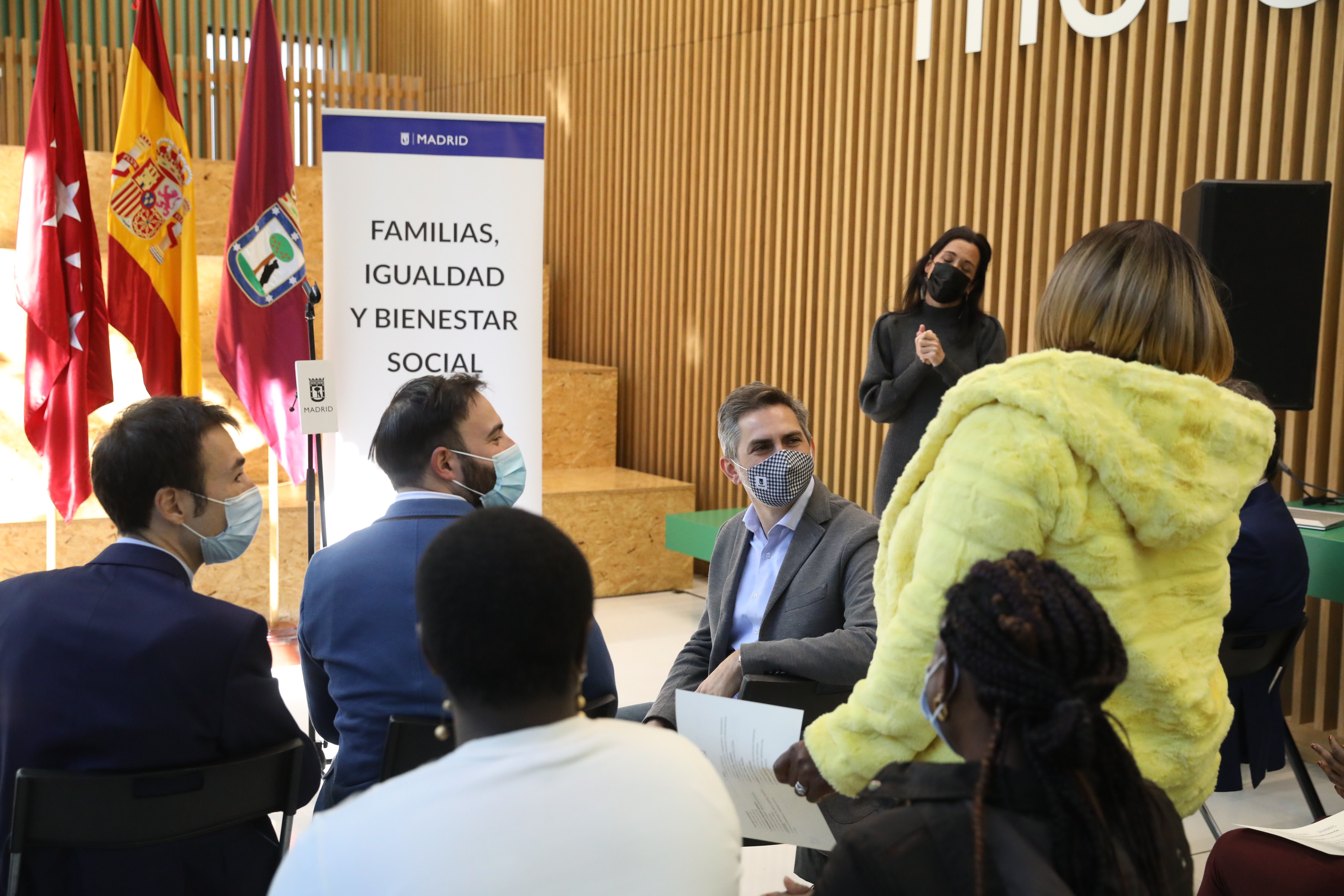 El delegado de Familias, Igualdad y Bienestar Social, Pepe Aniorte, y el concejal delegado de Innovación, Ángel Niño, durante el acto de entrega de diplomas
